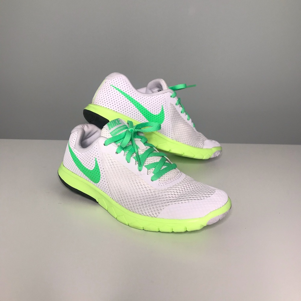 LIKE NEW Nike Runners 5.5Y (38)